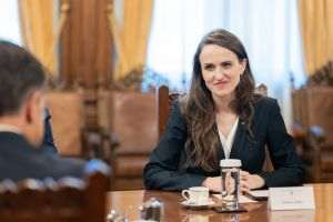 Oana Ţoiu: Sprijinul României pentru dreptul iranienilor de a-şi alege viitorul este clar